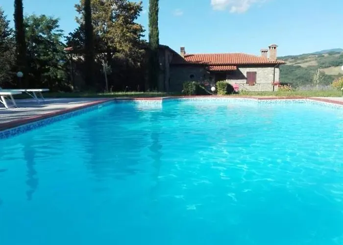 Cozy House In Caprese Michelangelo + Pool Дом отдыха